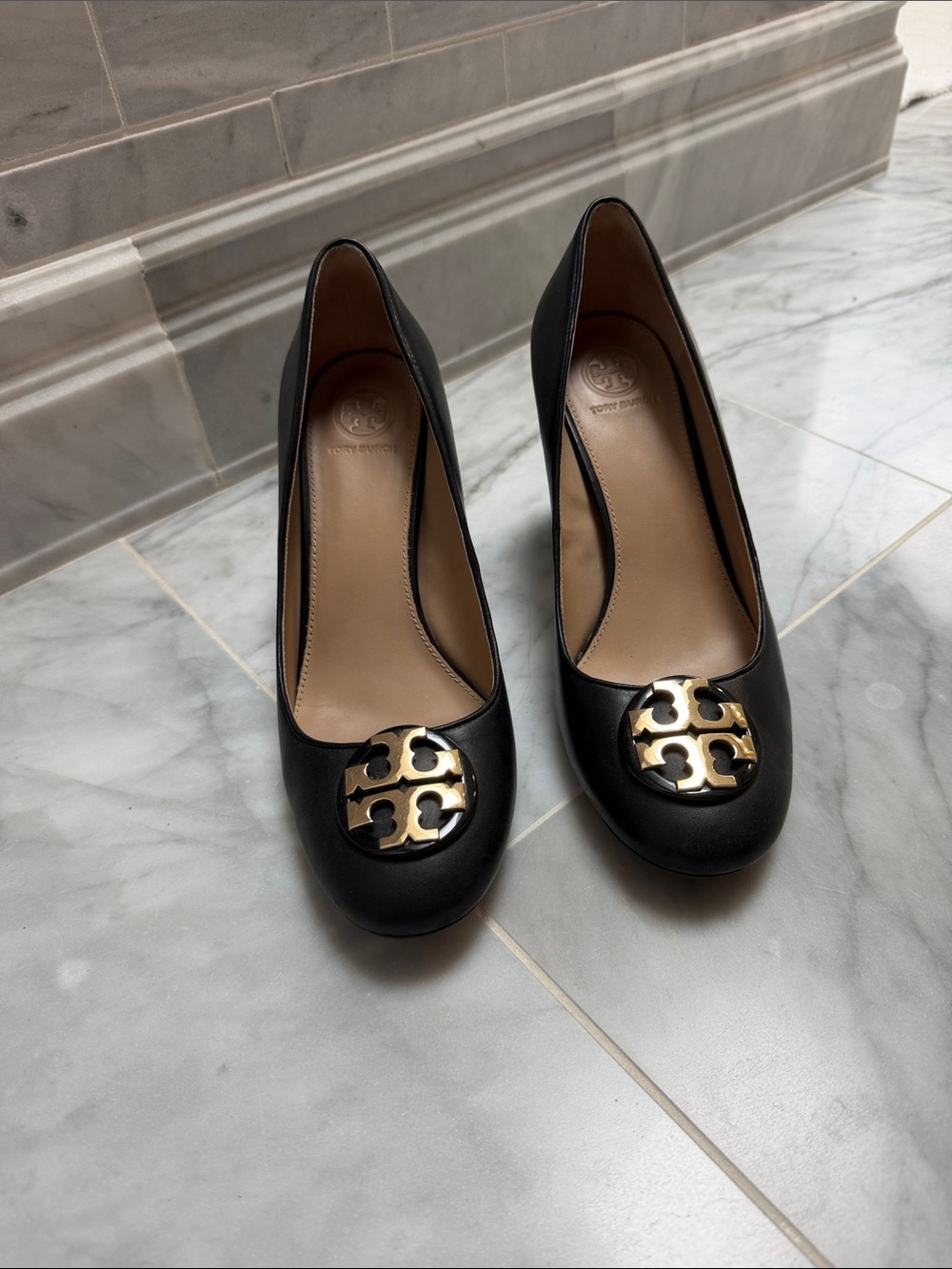 Tory Burch Black Women's Leather Ballet Pump with Gold Logo Accent